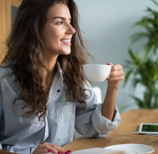 A Simplicidade de um Café Compartilhado em Silêncio